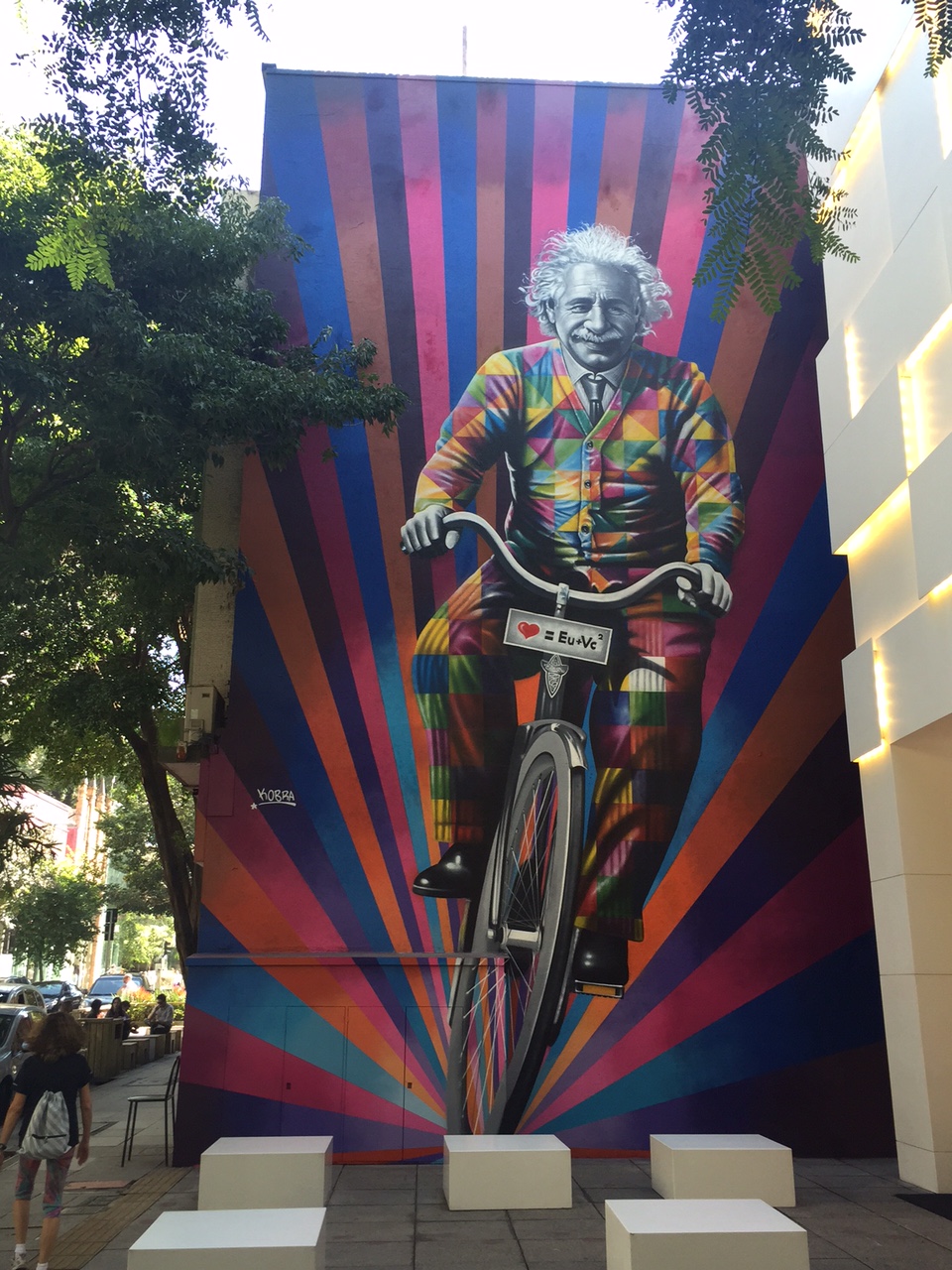 Genial is riding a bike – By Kobra in São Paulo, Brazil