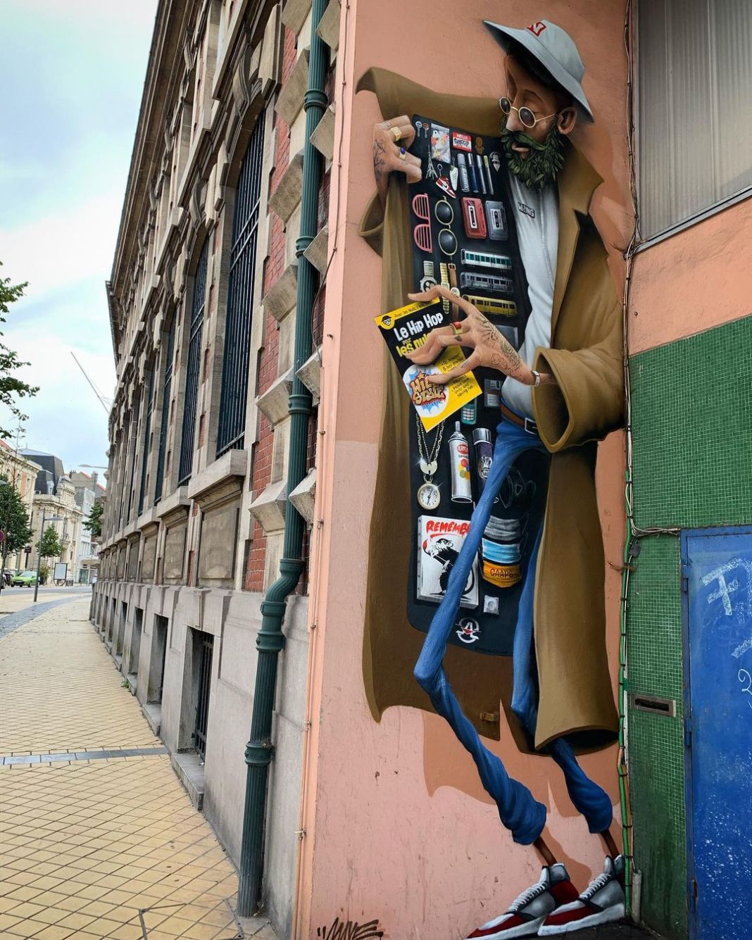 Street selling by MAYE in Calais, France STREET ART UTOPIA