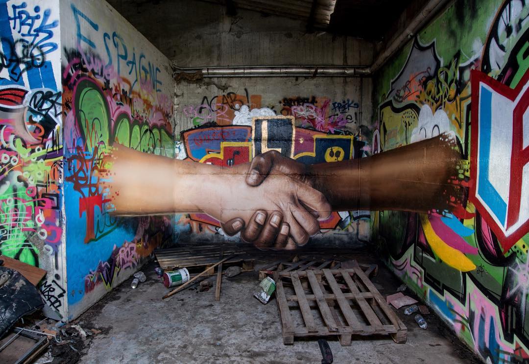 Anamorphic handshake by Jeaze (4 photos and video)