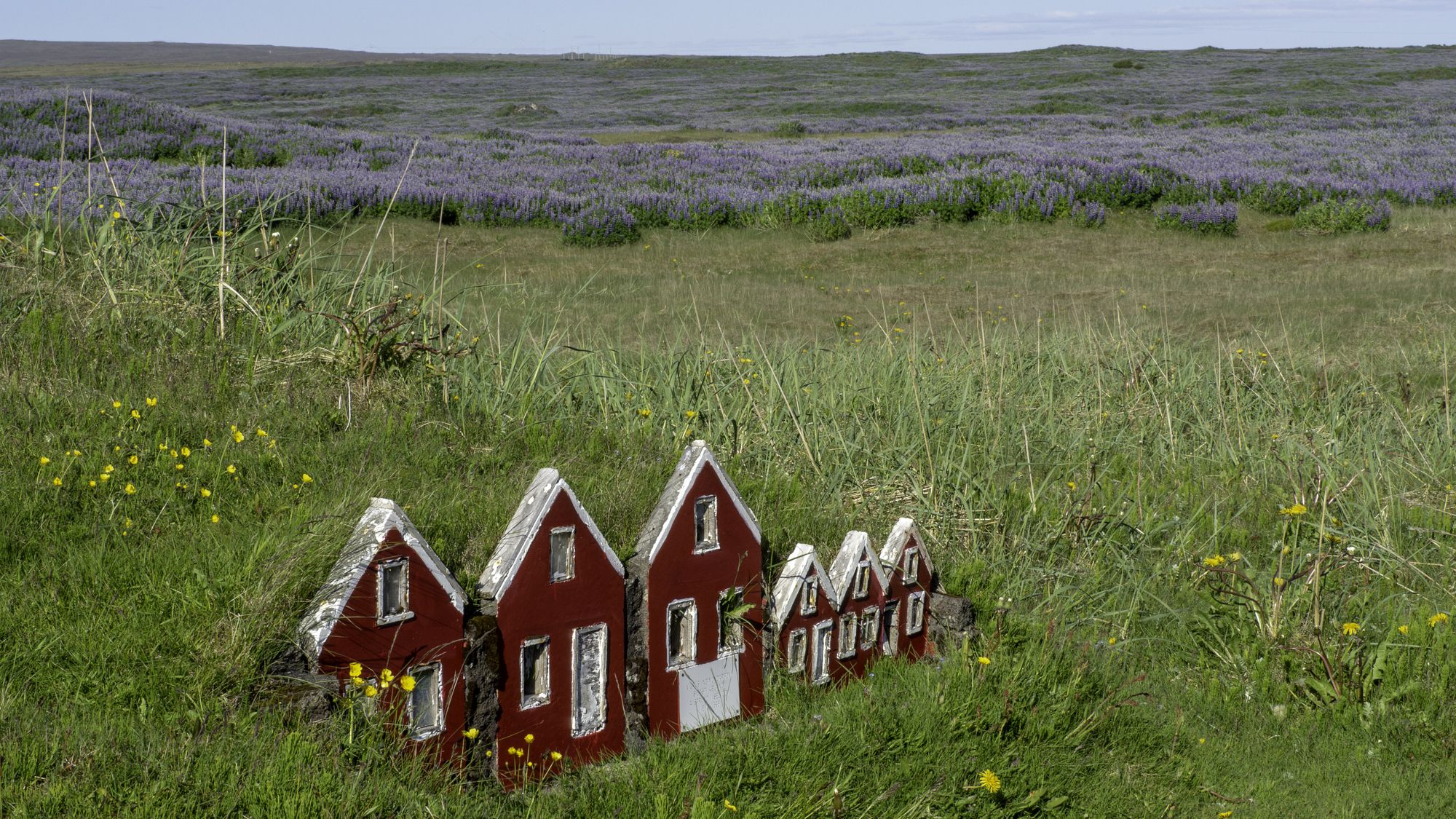 Iceland’s tiny houses for Elves STREET ART UTOPIA