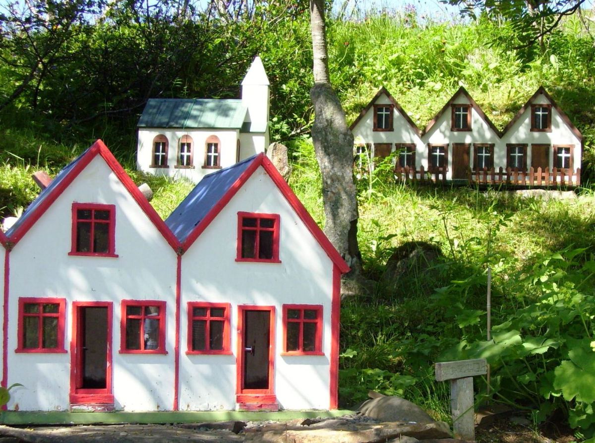 Iceland’s tiny houses for Elves STREET ART UTOPIA