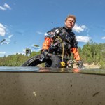 Fredrik-diving-car-tyre02_photographer_Oskar_Kihlborg