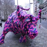 olek-wall-street-bull-agata-oleksiak-street_art_yarn_crochet_4