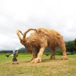 Giant-straw-sculptures-of-animals-take-over-fields-in-northern-Japan-as-part-of-the-Wara-Art-Festival-4