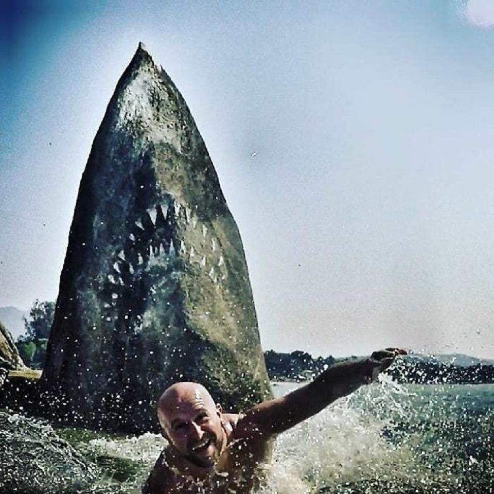 10 photos – Graffiti Artist Jimmy Swift made White Shark out of beach ...