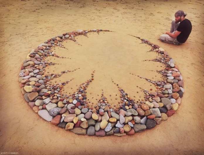 6 photos Land Art Sculpture by Jon Foreman at Lindsway Bay, Wales, UK