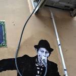 levalet-singing-in-paris-france-street-art