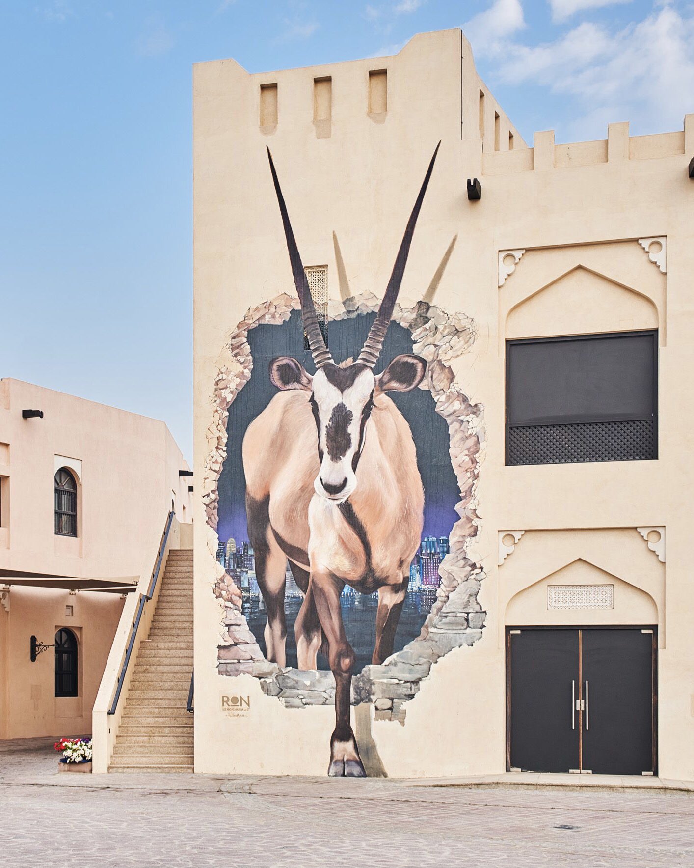 5 pics: Oryx going ahead (by Martín Ron in Doha, Qatar)