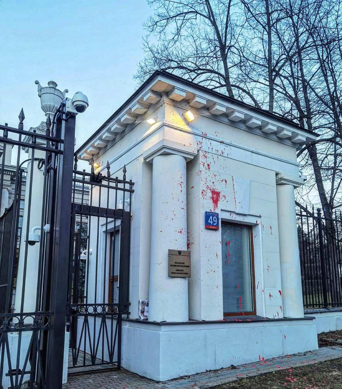 You can protest in various ways. Russian Embassy in Warsaw STREET ART