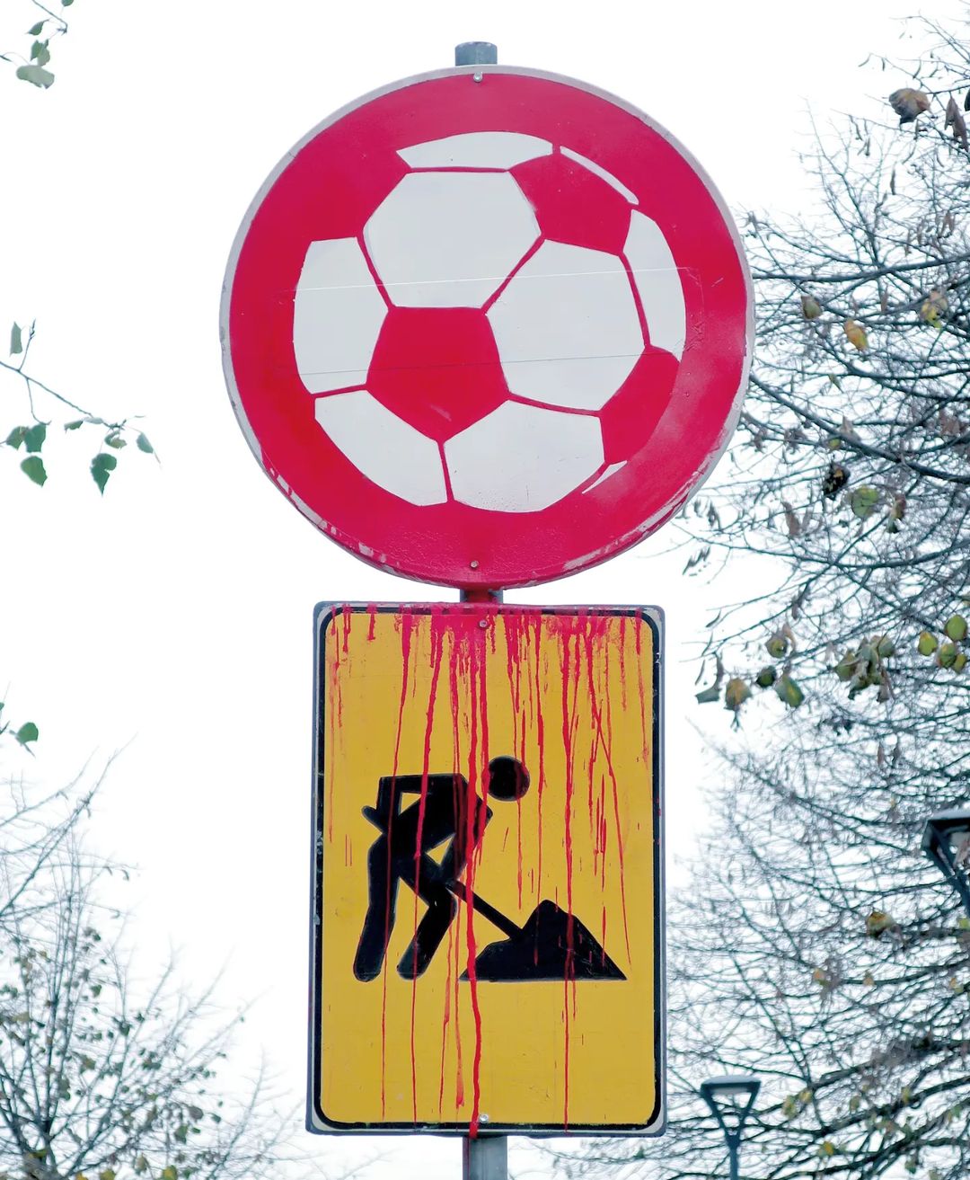 Bordalo II: FIFA 22 – PLAYING IN GRAVE YARDS (4 photos)