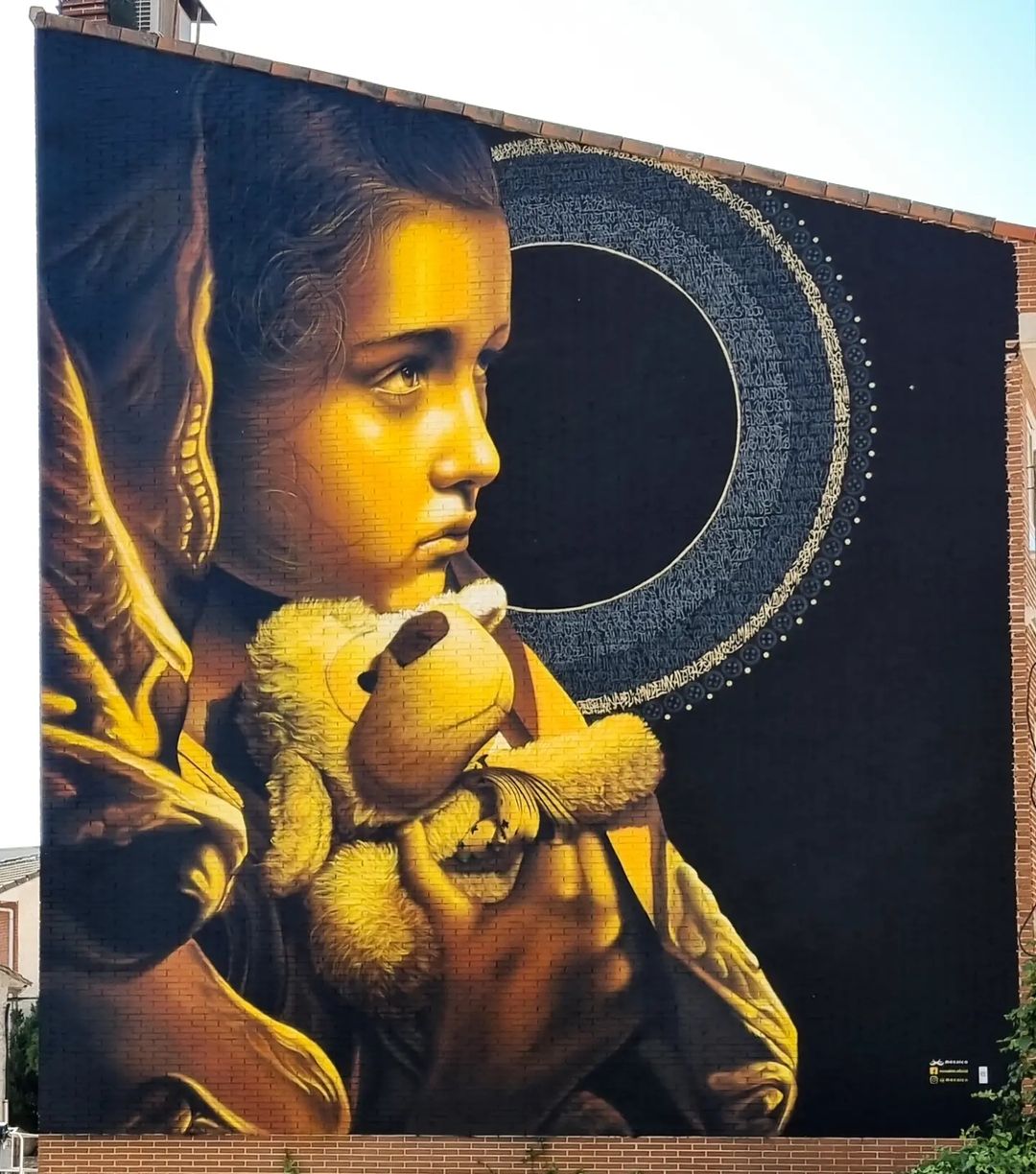 ‘La madonna’ by Moxaico in Soto del Real, Spain (4 photos)