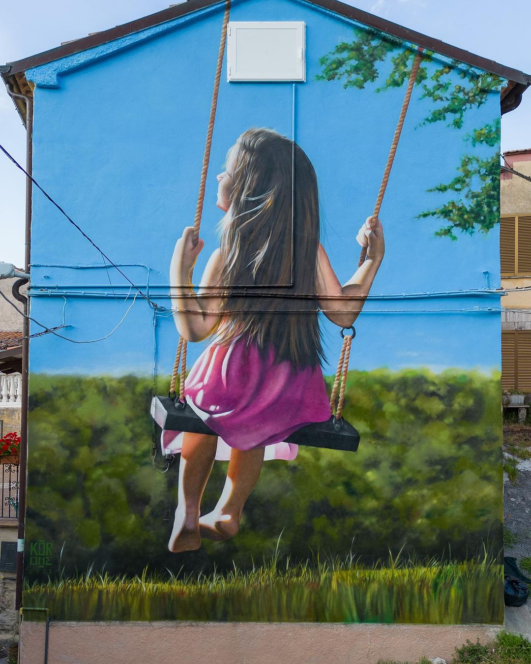 4 photos of the mural “Sunshine” by Federico Zenobi in Cacciano, Italy