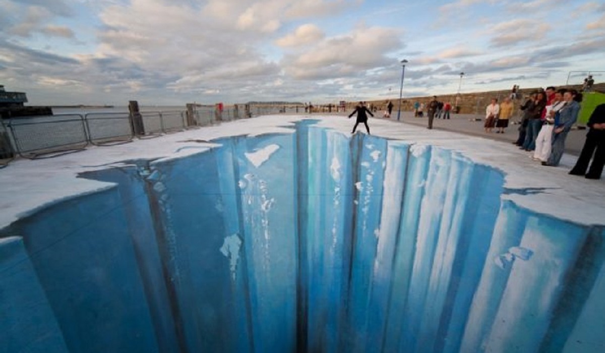 Top 10!: Clever Artworks That Made the Ground Disappear